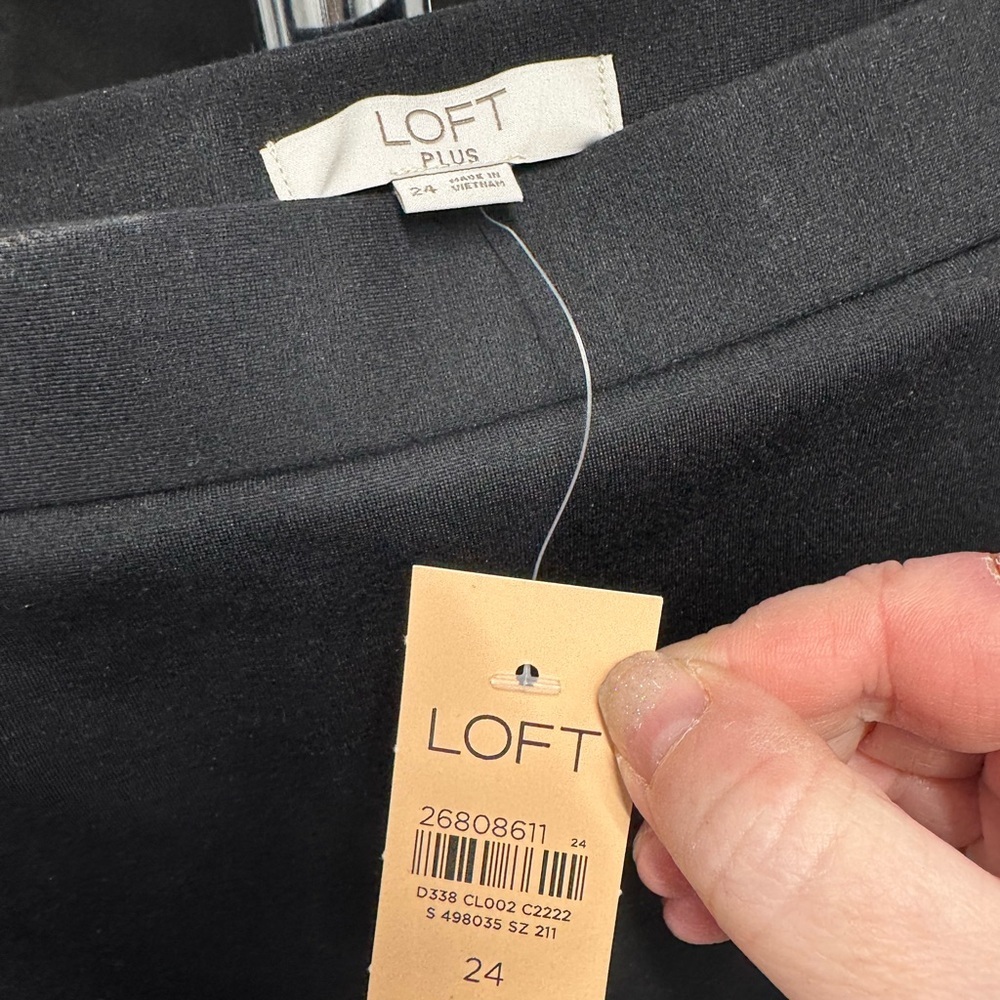 Loft | Panel Skirt in Black | size 24 - Picture 3 of 3